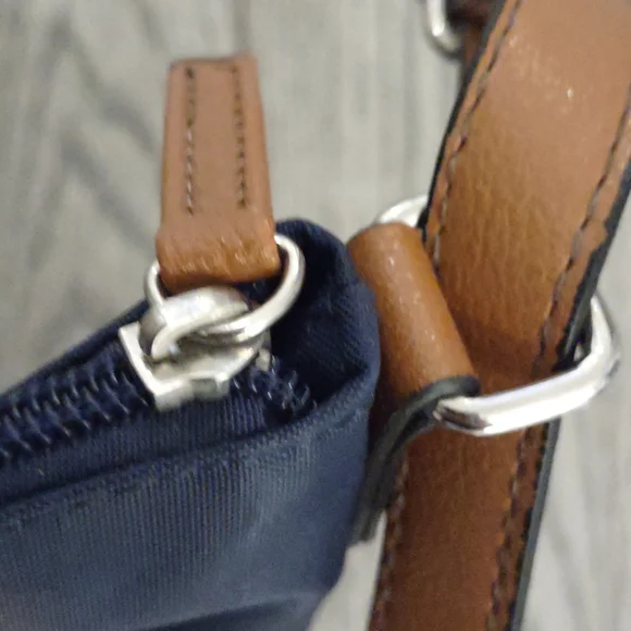 Beautiful blue shoulder bag by Roots ⭐ - Picture 7 of 8